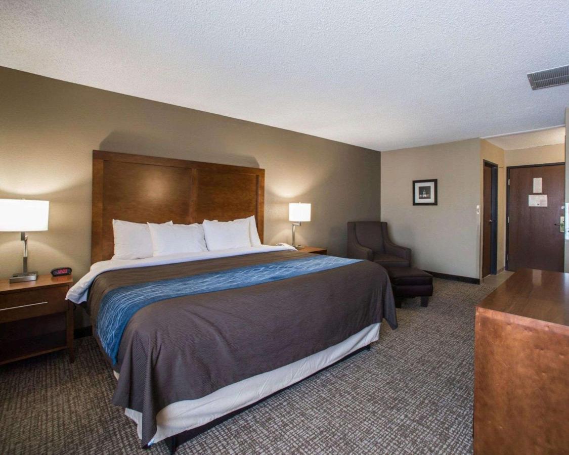 Comfort Inn & Suites St Louis-Hazelwood Exterior foto