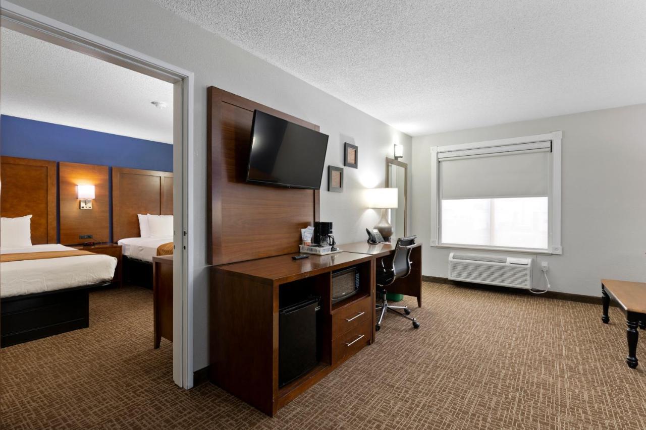 Comfort Inn & Suites St Louis-Hazelwood Exterior foto