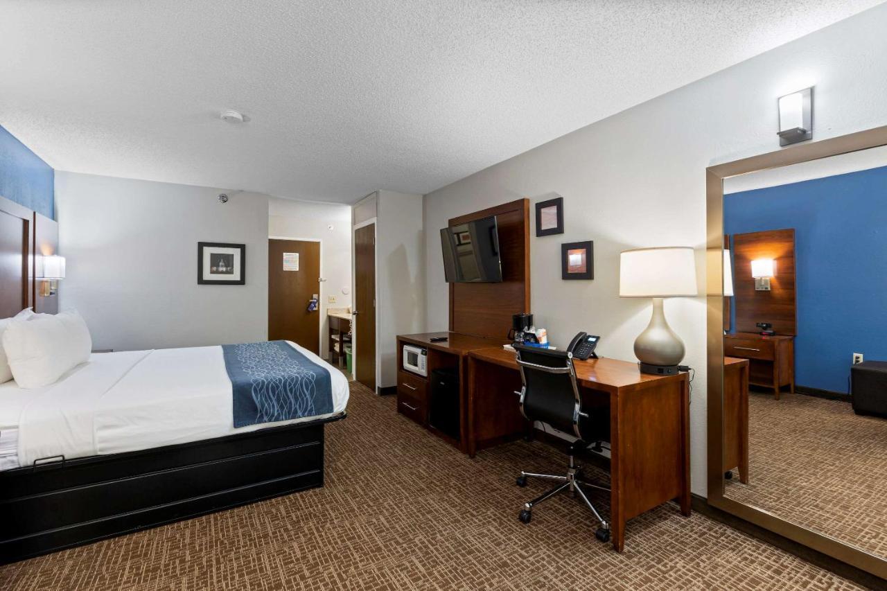 Comfort Inn & Suites St Louis-Hazelwood Exterior foto