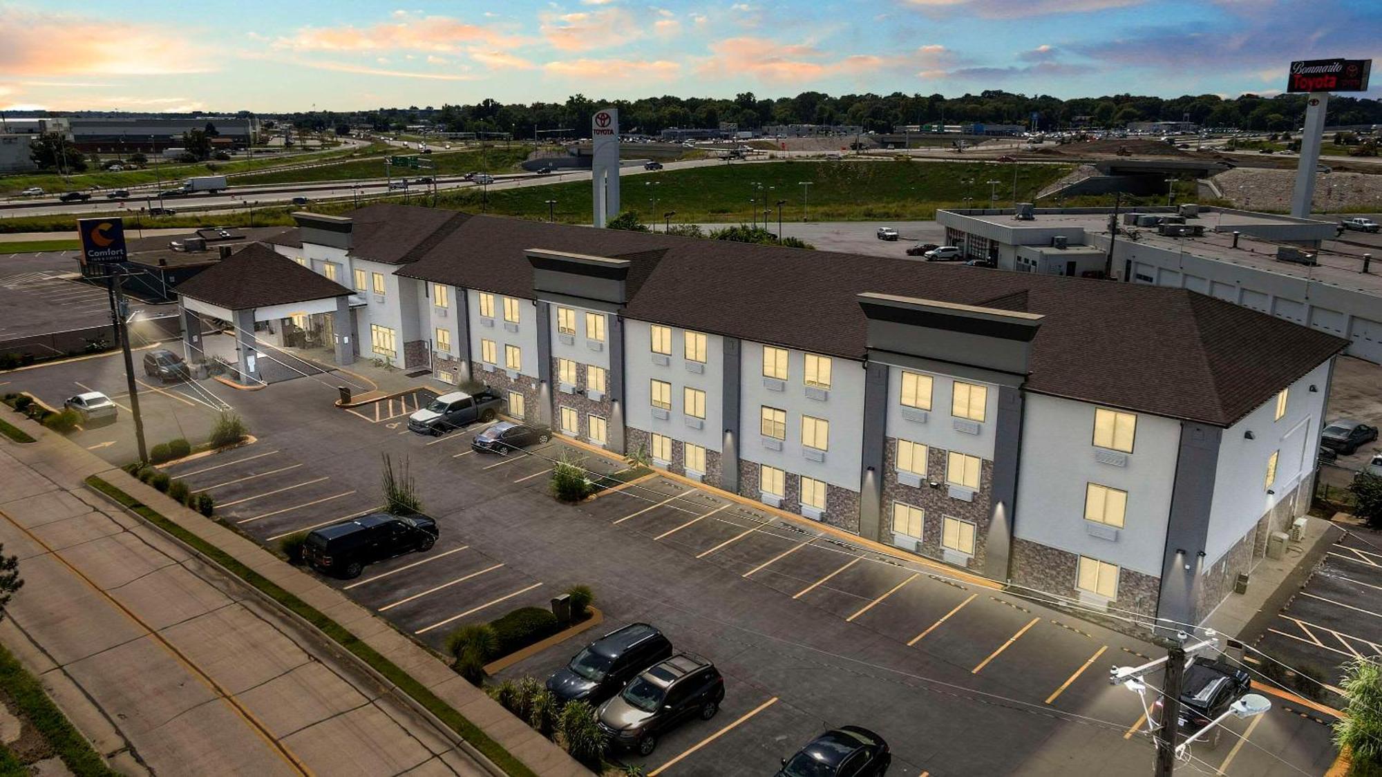 Comfort Inn & Suites St Louis-Hazelwood Exterior foto