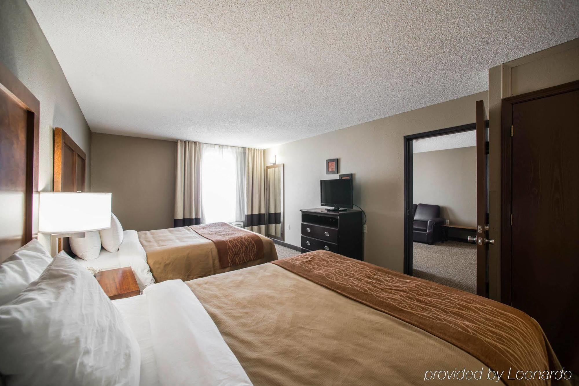 Comfort Inn & Suites St Louis-Hazelwood Exterior foto