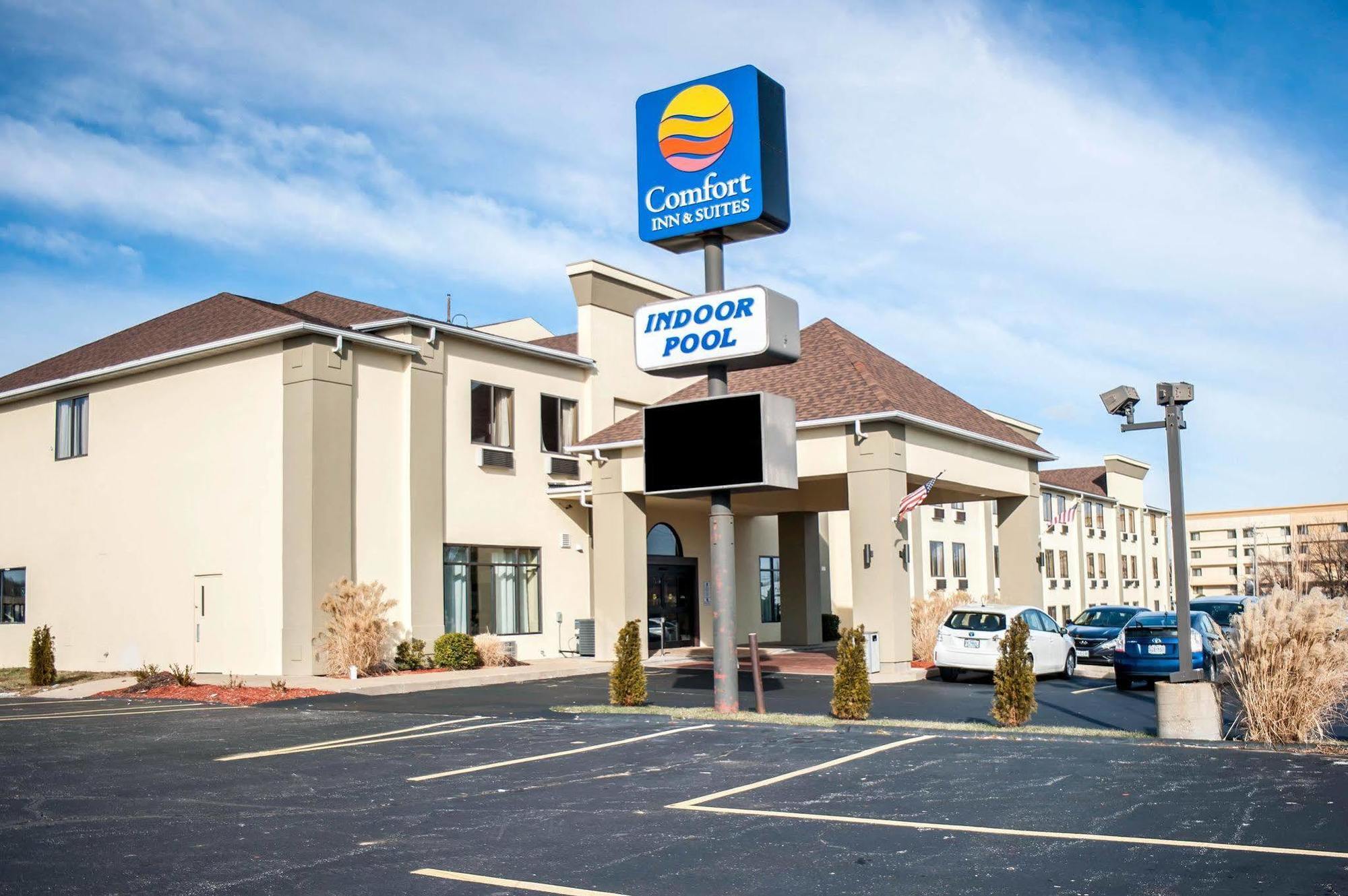 Comfort Inn & Suites St Louis-Hazelwood Exterior foto