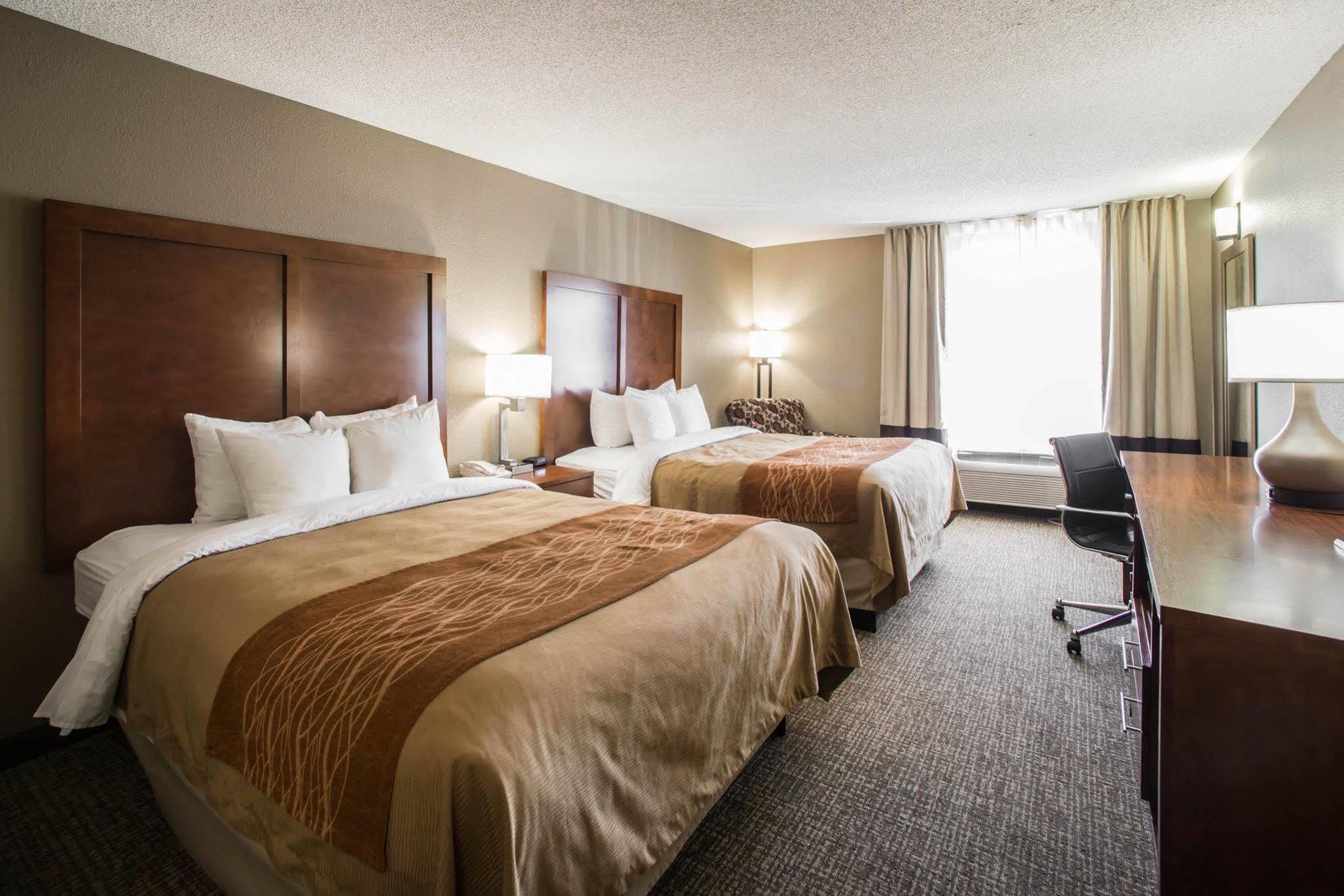 Comfort Inn & Suites St Louis-Hazelwood Exterior foto