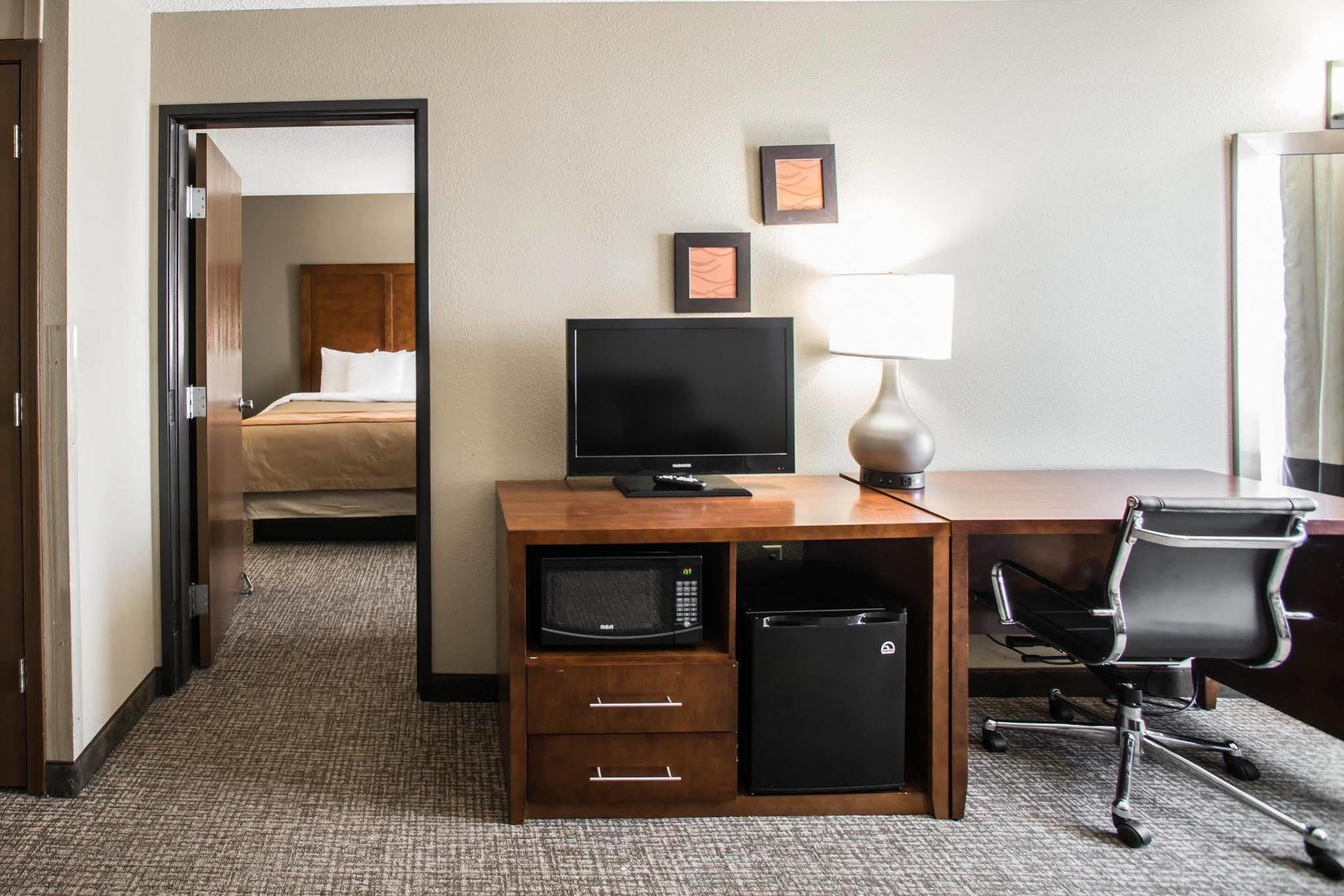 Comfort Inn & Suites St Louis-Hazelwood Exterior foto