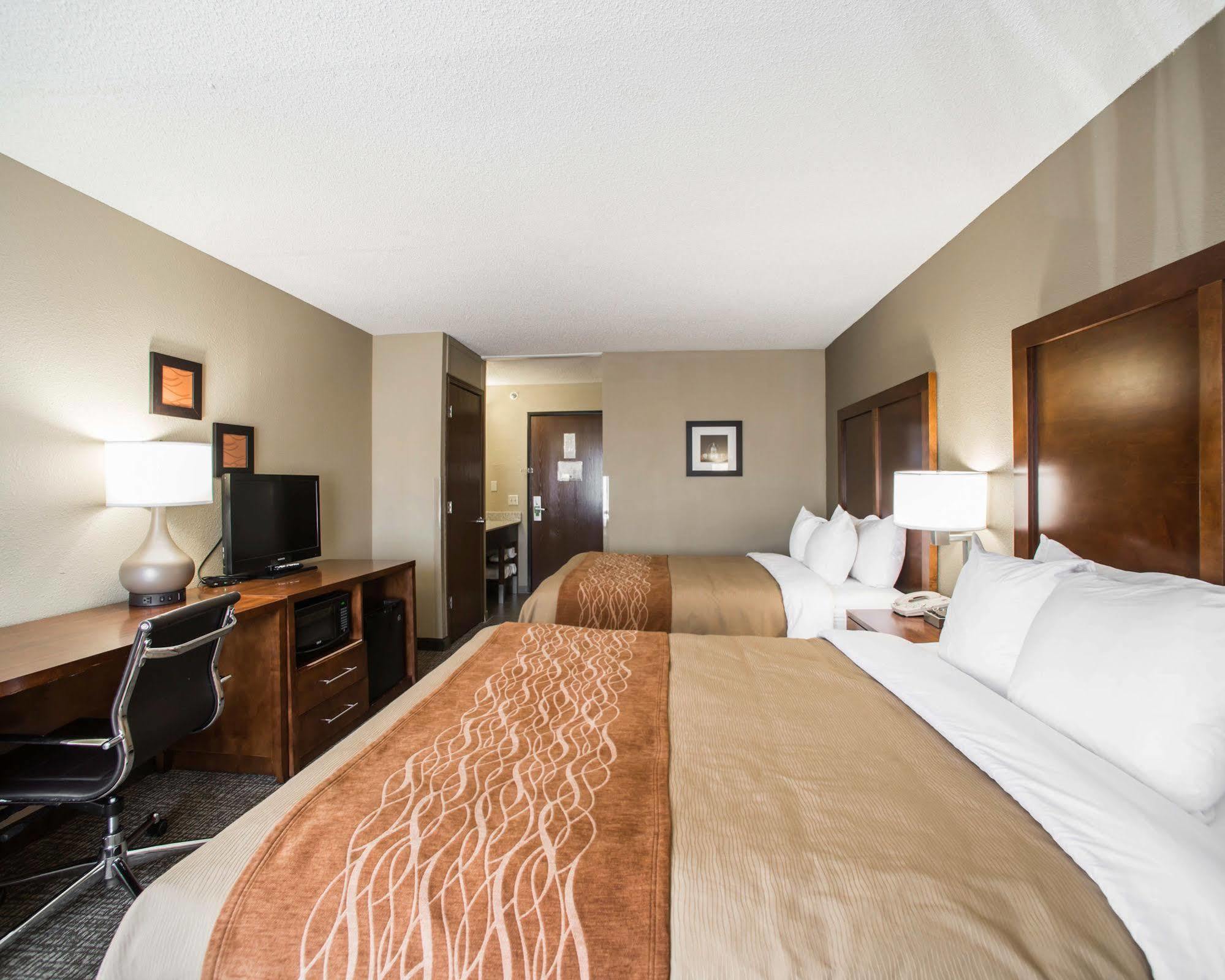 Comfort Inn & Suites St Louis-Hazelwood Exterior foto