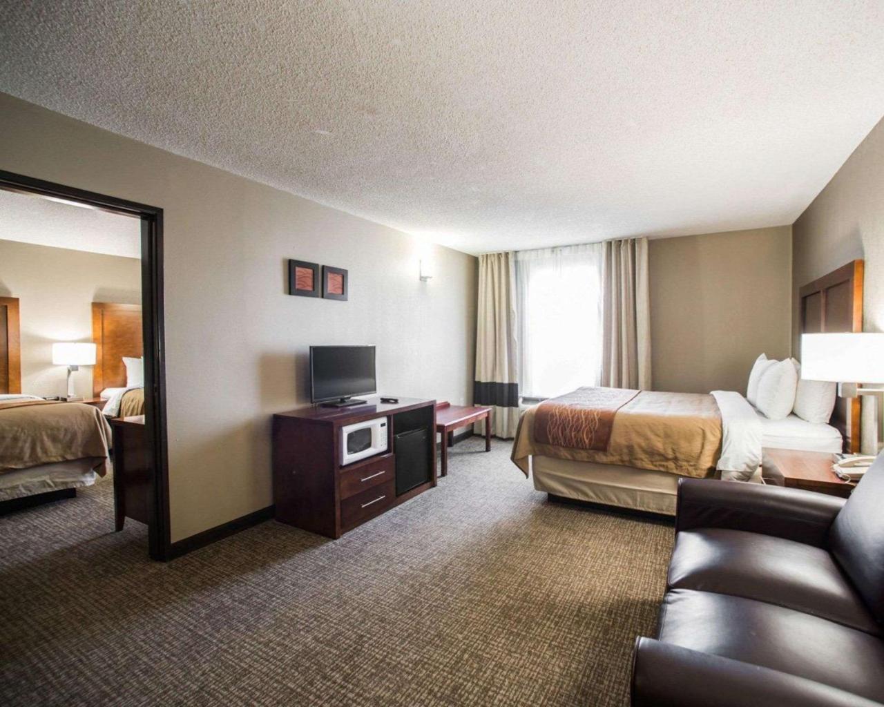 Comfort Inn & Suites St Louis-Hazelwood Exterior foto